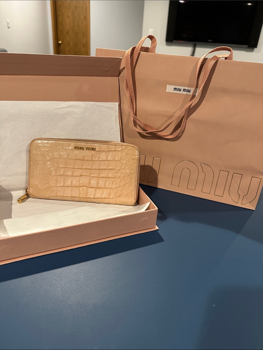 MIU MIU ZIP WALLET CROCODILE DESIGN GUC. PEACH COLOR WITH BOX & GIFT BAG